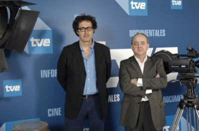 De derecha a izquierda, Javier Pons director de TVE, y Gustavo Ferrada responsable del �rea de cine