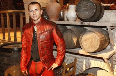 foto de Cameo de Jorge Lorenzo en Águila roja foto de Cameo de Jorge Lorenzo en Águila roja