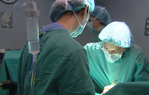 Ver vídeo  '30 horas ha durado el trasplante de cara que han 
realizado en el Hospital Virgen del Rocío de Sevilla'