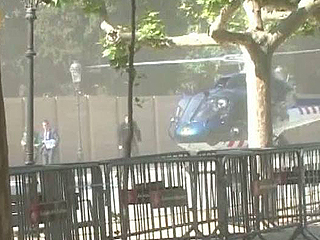 Ver vídeo  'Artur Mas llega al Parlament en helicóptero para evitar a los "indignados"'