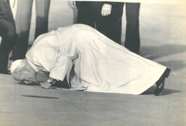 El papa Juan Pablo II a su llegada a Madrid en 1982