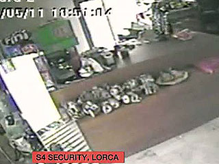 Ver vídeo  'Una cámara de seguridad capta el terremoto de Lorca'