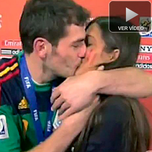 <center>Iker y Sara Carbonero: ¡qué beso!</center>