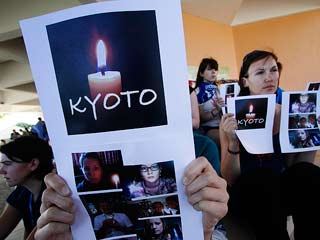 Ver vídeo 'Concluye la Cumbre del Clima con un pacto para prorrogar el protocolo de Kioto'