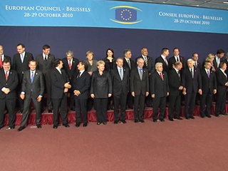 Ver vídeo 'La cumbre de Jefes de Estado y de Gobierno de la UE estudiará medidas para frenar la crisis de la deuda'