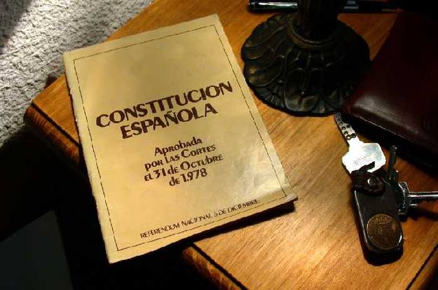 Un ejemplar de la Constitución editado en 1978