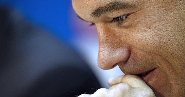 El entrenador Luis García se ha emocionado en la lectura del comunicado despidiéndose del Levante para fichar por el Getafe.