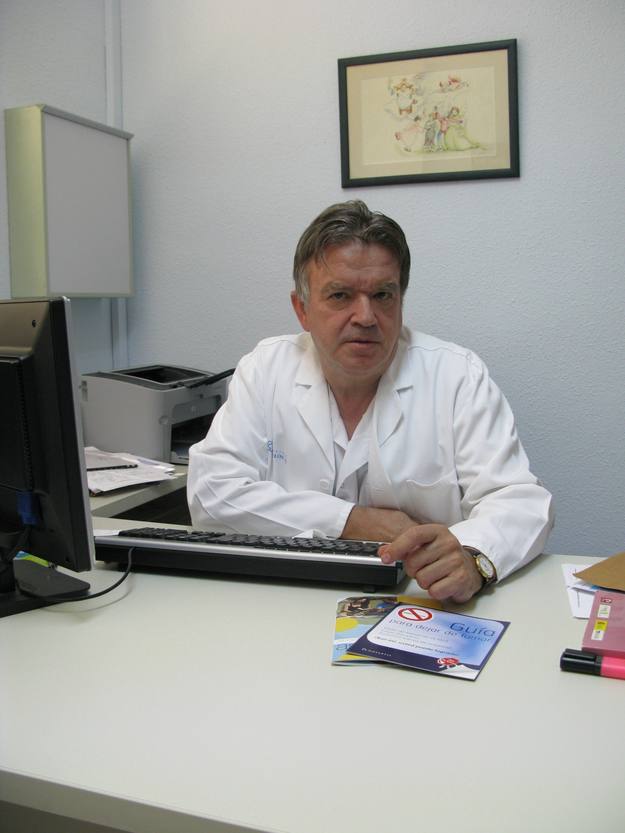El doctor José Carreras es el responsable de la Unidad de Tabaquismo del Hospital Carlos III
