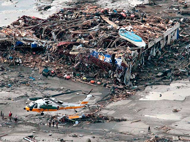 Los japoneses comprueban con horror las consecuencias del mayor terremoto de su historia