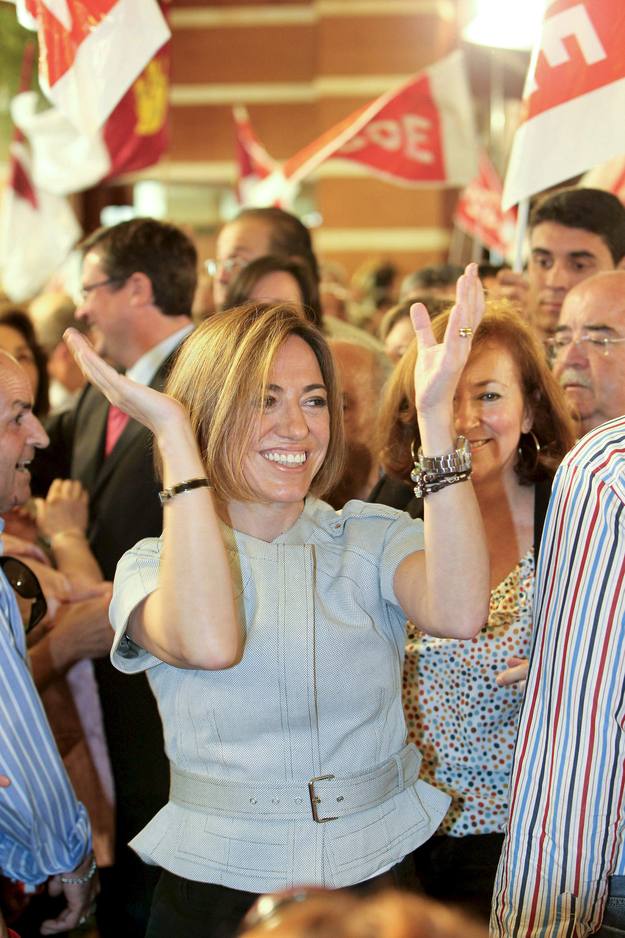 La ministra de Defensa, Carme Chacón, durante el mitin del PSOE en Tomelloso