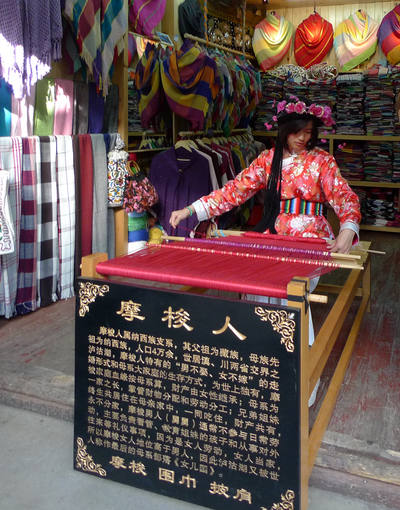 mosuo girl weaver in old town lijiang