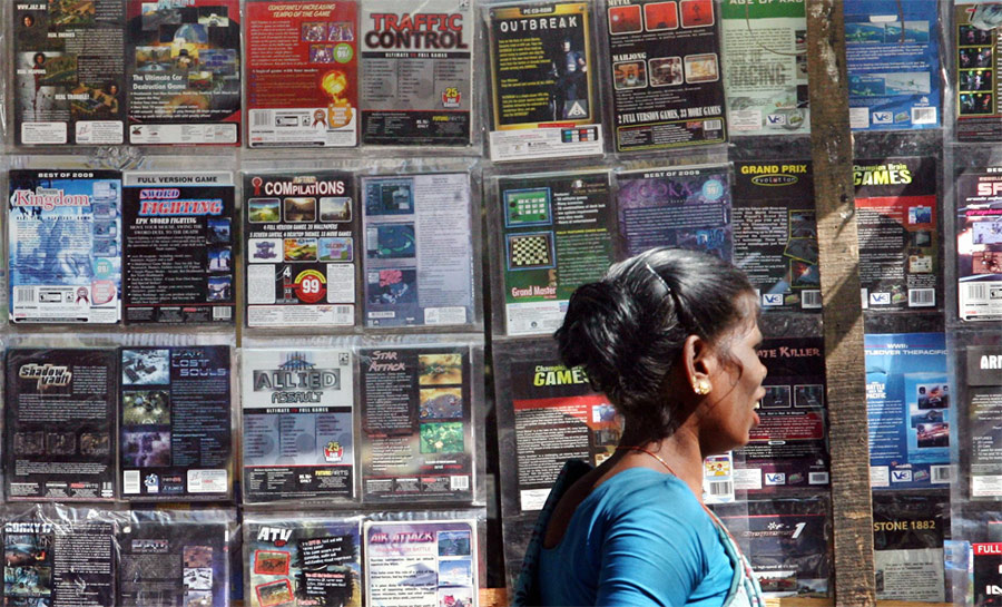 Paseando entre quioscos de DVD piratas en Bombay