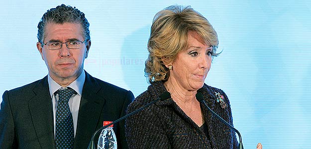 La presidenta del PP de Madrid, Esperanza Aguirre, junto a su secretario general, Francisco Granados