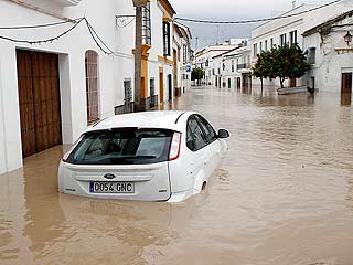 Ver vídeo 'Prorrogan la alerta naranja y el plan de emergencias en Andalucía Occidental'