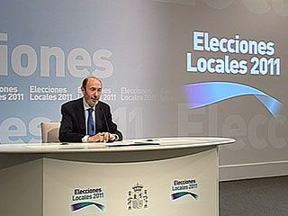 Ver vídeo  'Rubalcaba felicita al PP y remite a Zapatero sobre posible adelanto electoral'