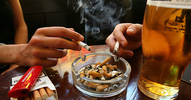 A partir del próximo 2 de enero de 2011 estará prohibido fumar en bares y restaurantes en España.