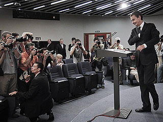Ver vídeo  'Zapatero anuncia los cambios en el Gobierno'