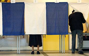 Los más madrugadores ejercen su derecho al voto en Gaissach, al sur del país
