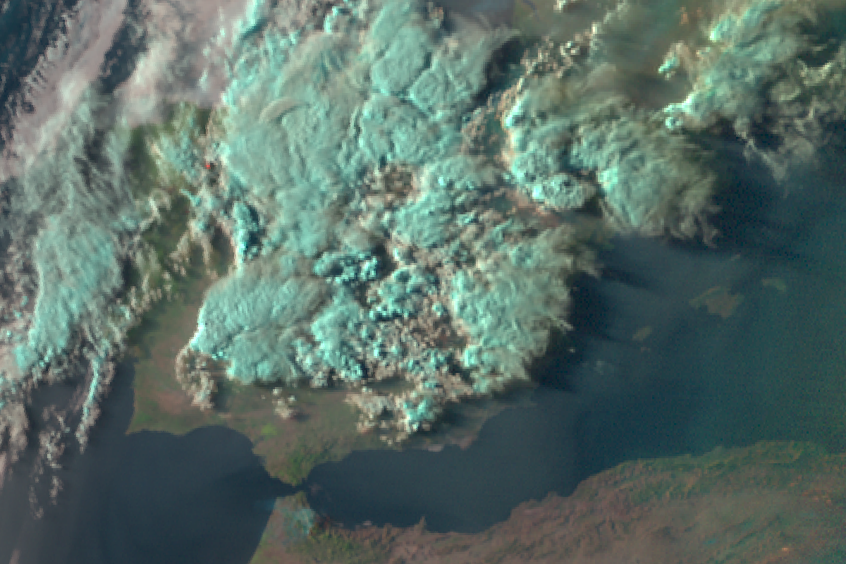 Imagen de satélite natural colour de la península el 12 de agosto de 2025 a las 18:27 UTC