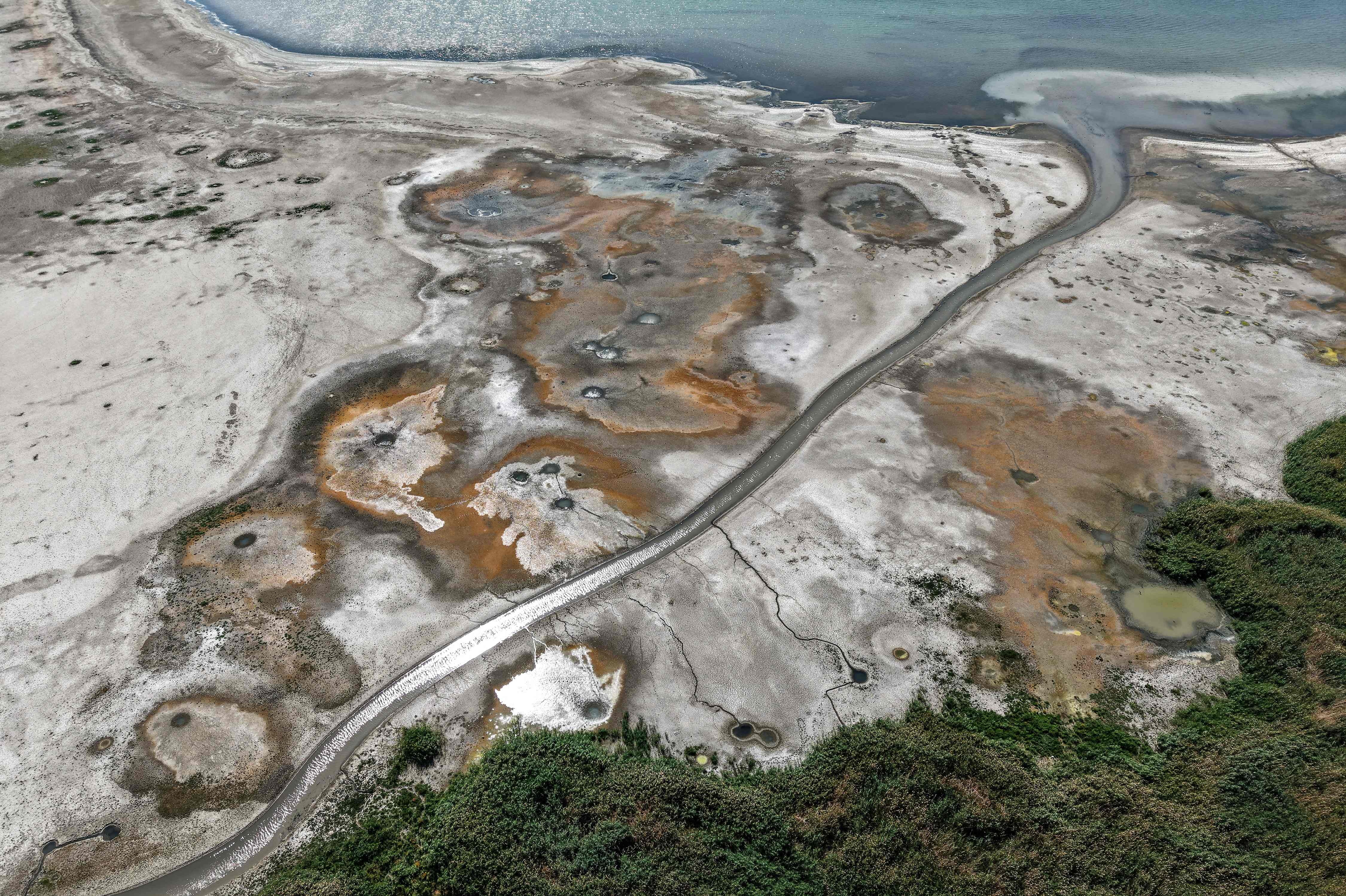 El lago turco Ercek de 18 metros de profundidad, en julio.
