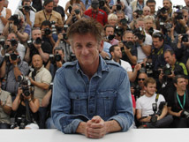 Cannes recibe al rockero Sean Penn