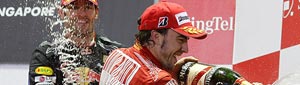 Fernando Alonso acaricia su tercer título