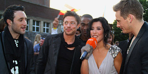Lucía Pérez brilla en la fiesta de bienvenida de Eurovisión 2011