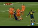 Un golazo de Andrés Iniesta en el minuto 116 dio la victoria de la selección española ante Holanda consiguiendo ganar por primera vez en la historia la Copa del Mundo.