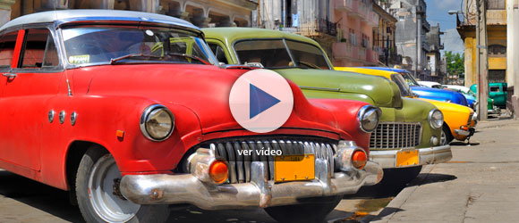 Vivir en La Habana, ciudad de habanos y coches antiguos