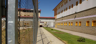 ¿Prisión o cuartel militar?