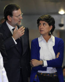 Spanish opposition leader Rajoy and PP member San Gil arrive at a hospital in Vitoria